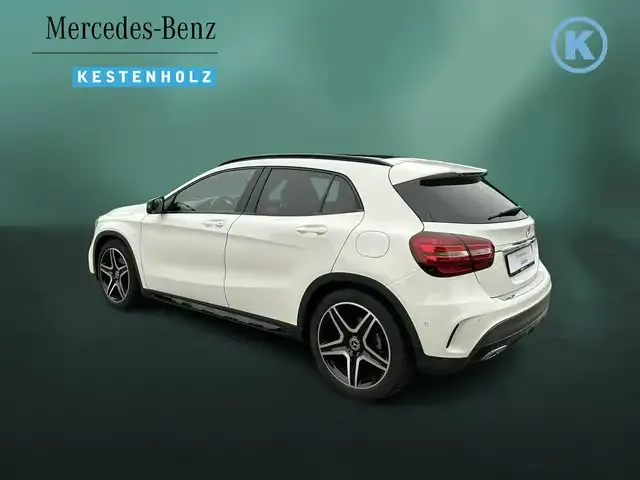 Mercedes-Benz GLA 220