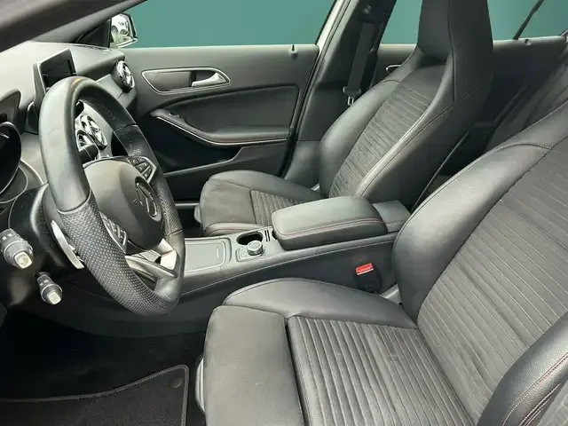 Mercedes-Benz GLA 220