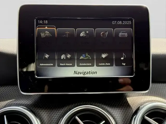 Mercedes-Benz GLA 180