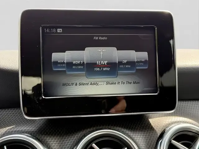 Mercedes-Benz GLA 180