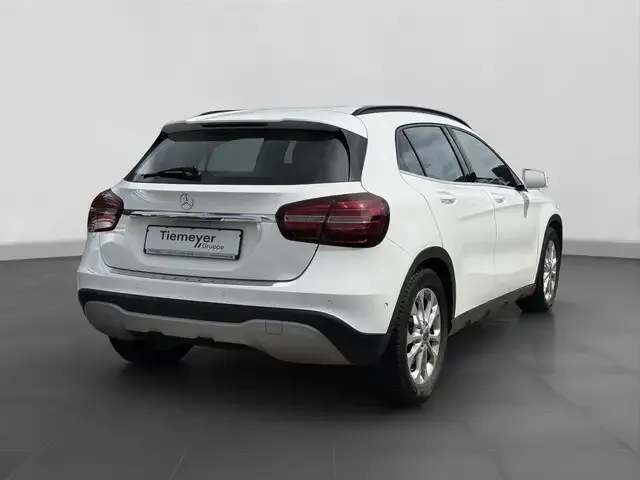 Mercedes-Benz GLA 180