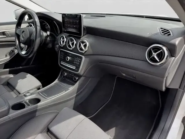 Mercedes-Benz GLA 180