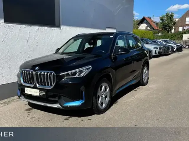 BMW iX1