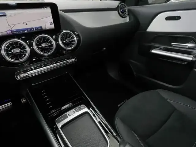 Mercedes-Benz GLA 220