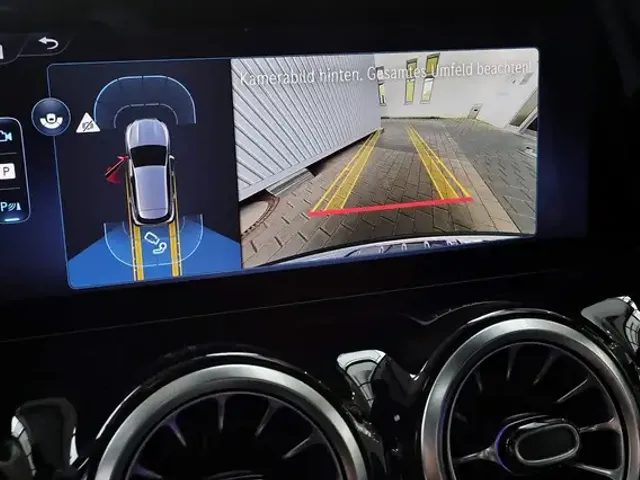 Mercedes-Benz GLA 220