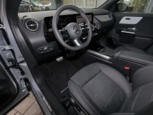 Mercedes-Benz GLA 220