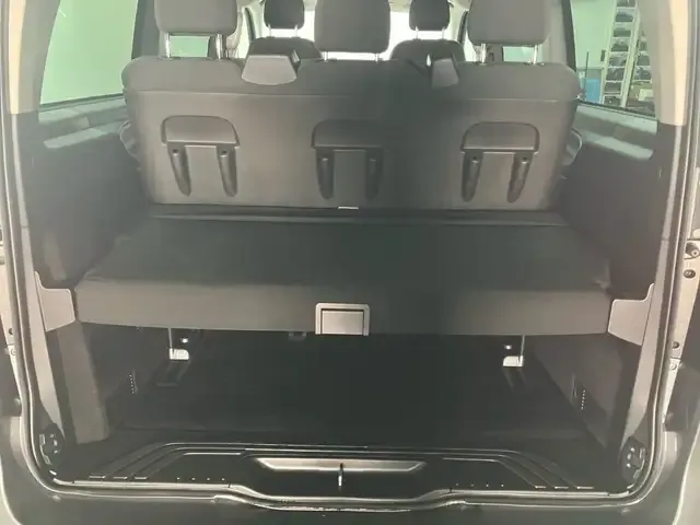 Mercedes-Benz V 220