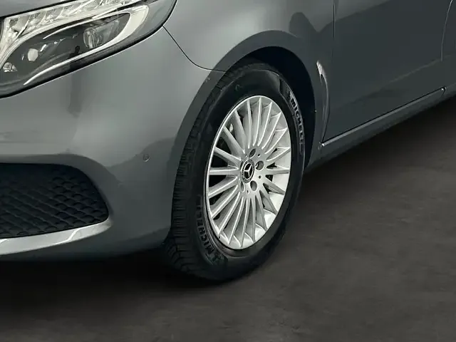 Mercedes-Benz V 220