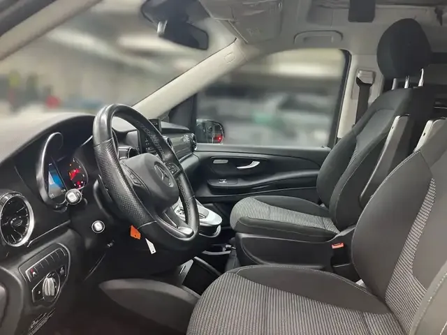 Mercedes-Benz V 220