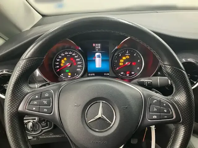 Mercedes-Benz V 220