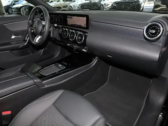 Mercedes-Benz CLA 180