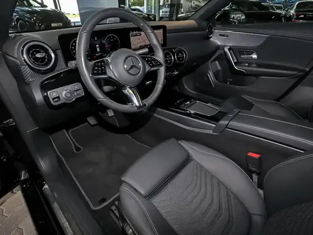 Mercedes-Benz CLA 180