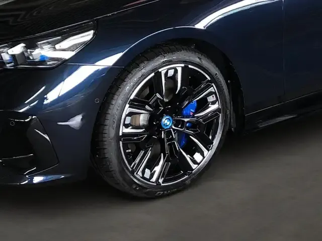 BMW i5