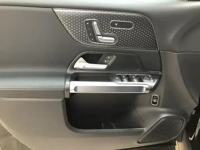 Mercedes-Benz EQB 300