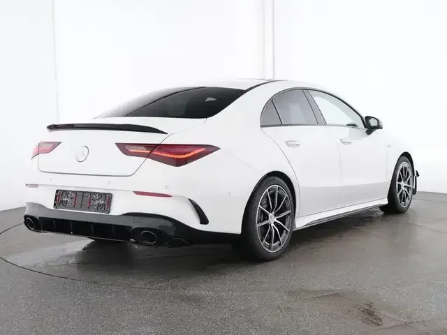 Mercedes-Benz CLA 35 AMG
