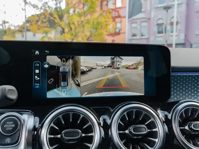 Mercedes-Benz GLB 220