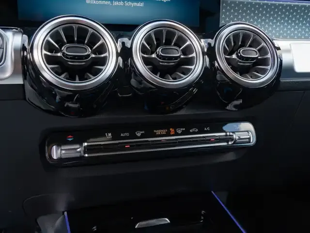 Mercedes-Benz GLB 220