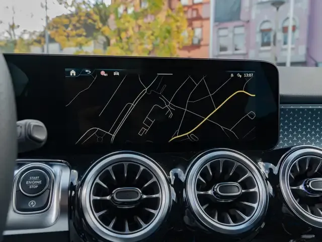 Mercedes-Benz GLB 220