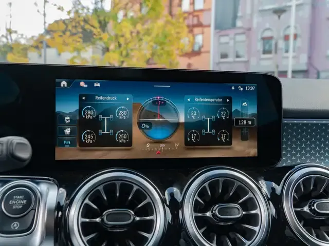 Mercedes-Benz GLB 220