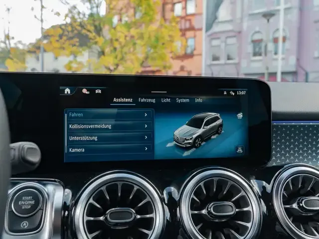 Mercedes-Benz GLB 220