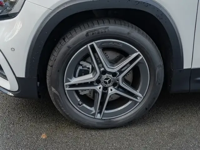 Mercedes-Benz GLB 220