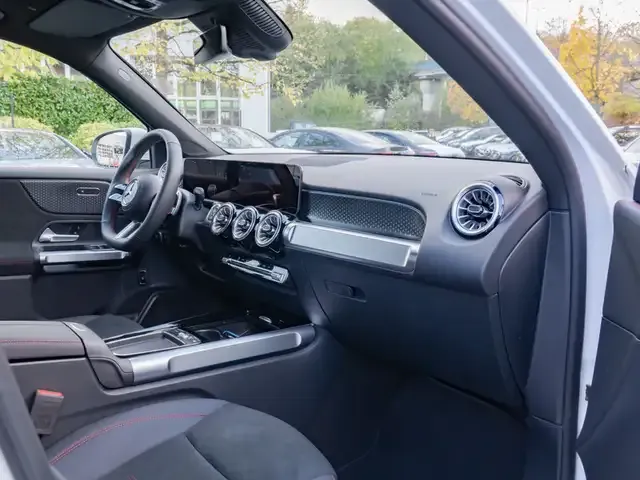 Mercedes-Benz GLB 220