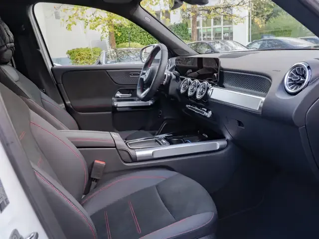 Mercedes-Benz GLB 220