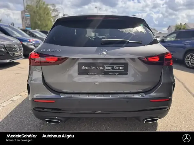 Mercedes-Benz GLA 200