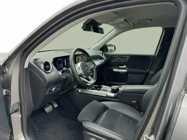 Mercedes-Benz GLB 220