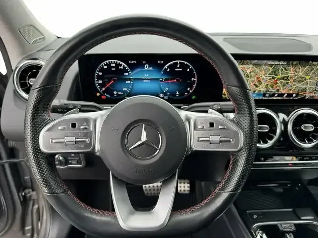 Mercedes-Benz GLB 220