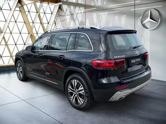 Mercedes-Benz GLB 220