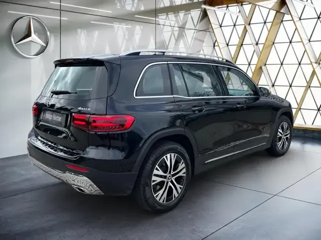 Mercedes-Benz GLB 220