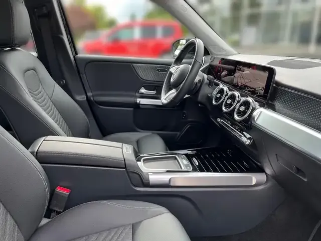 Mercedes-Benz GLB 220