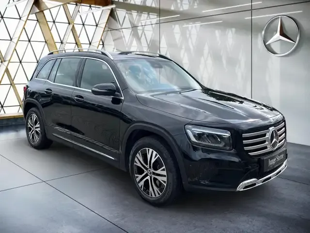 Mercedes-Benz GLB 220