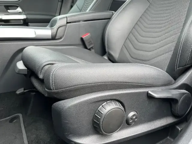 Mercedes-Benz GLB 220