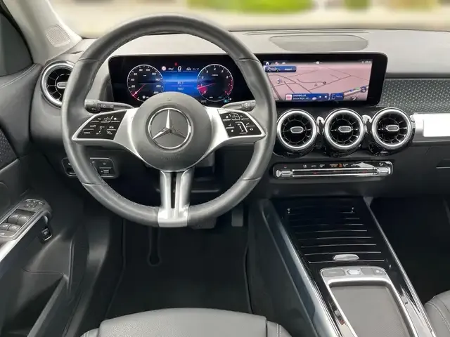 Mercedes-Benz GLB 220