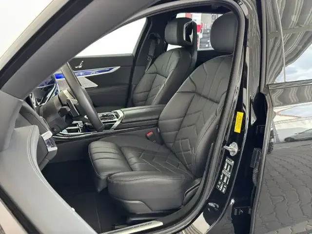 BMW 740