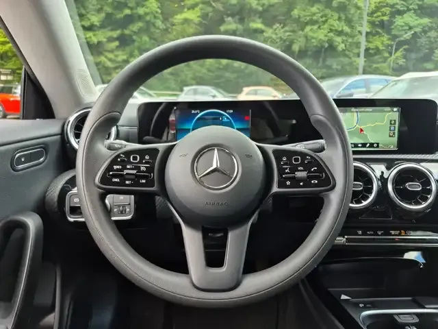 Mercedes-Benz CLA 180