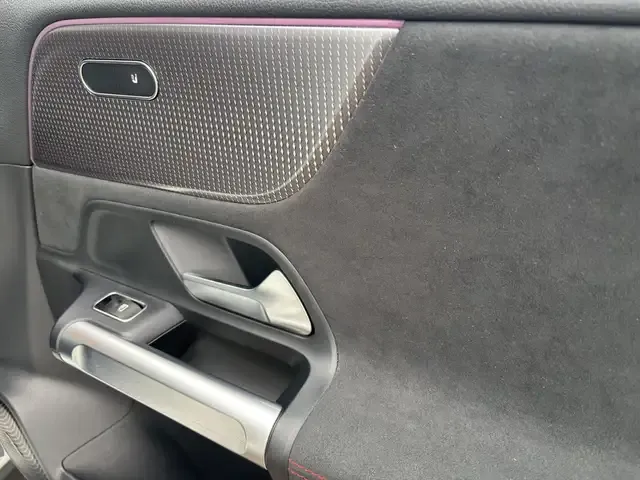 Mercedes-Benz EQB 300