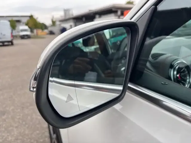 Mercedes-Benz EQB 300