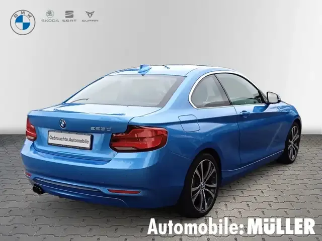 BMW 225