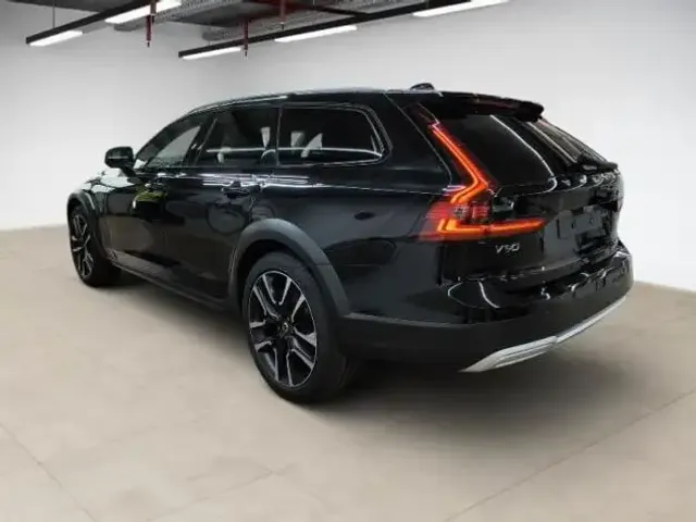 Volvo V90 Cross Country