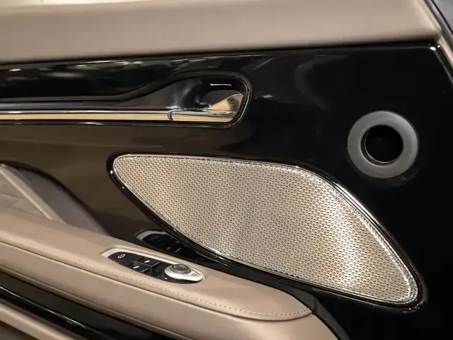 Aston Martin DB12