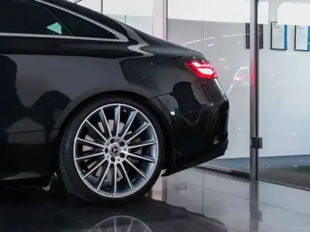 Mercedes-Benz E 400