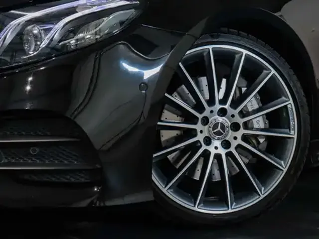 Mercedes-Benz E 400