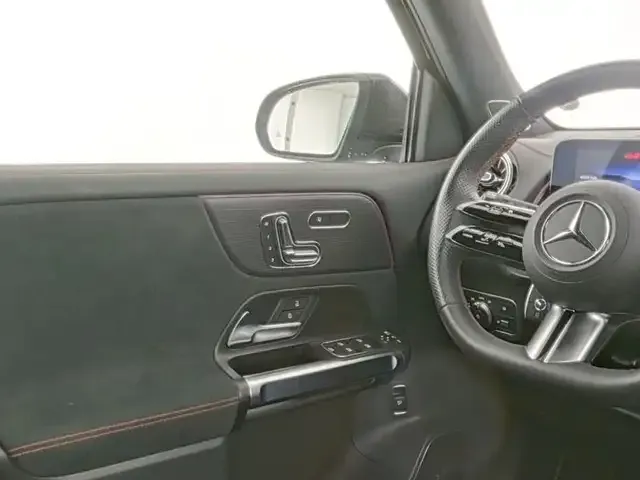 Mercedes-Benz EQB 300