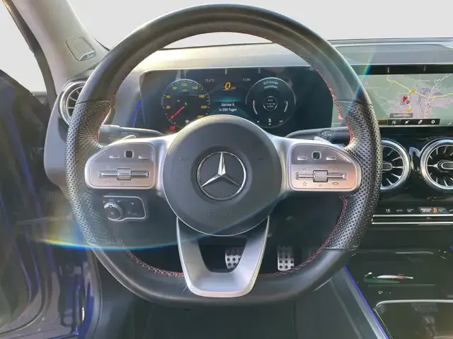 Mercedes-Benz GLB 220