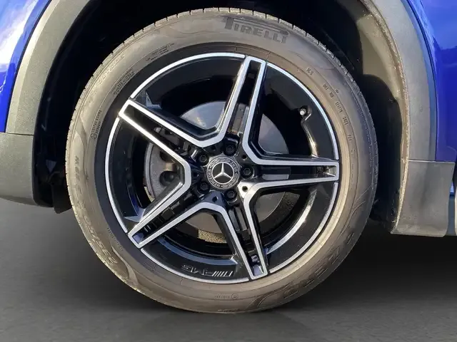 Mercedes-Benz GLB 220