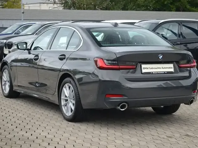BMW 330