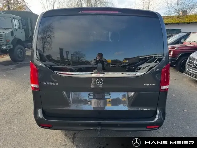 Mercedes-Benz V 250